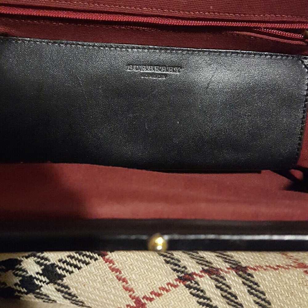 Burberry Shoulder Bag 🔥 - Picture 5 of 7